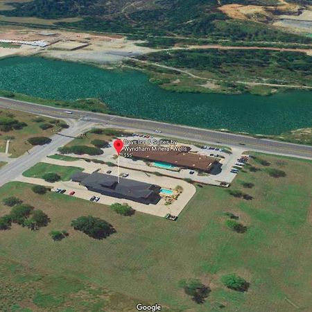 Days Inn & Suites By Wyndham Mineral Wells Exteriör bild