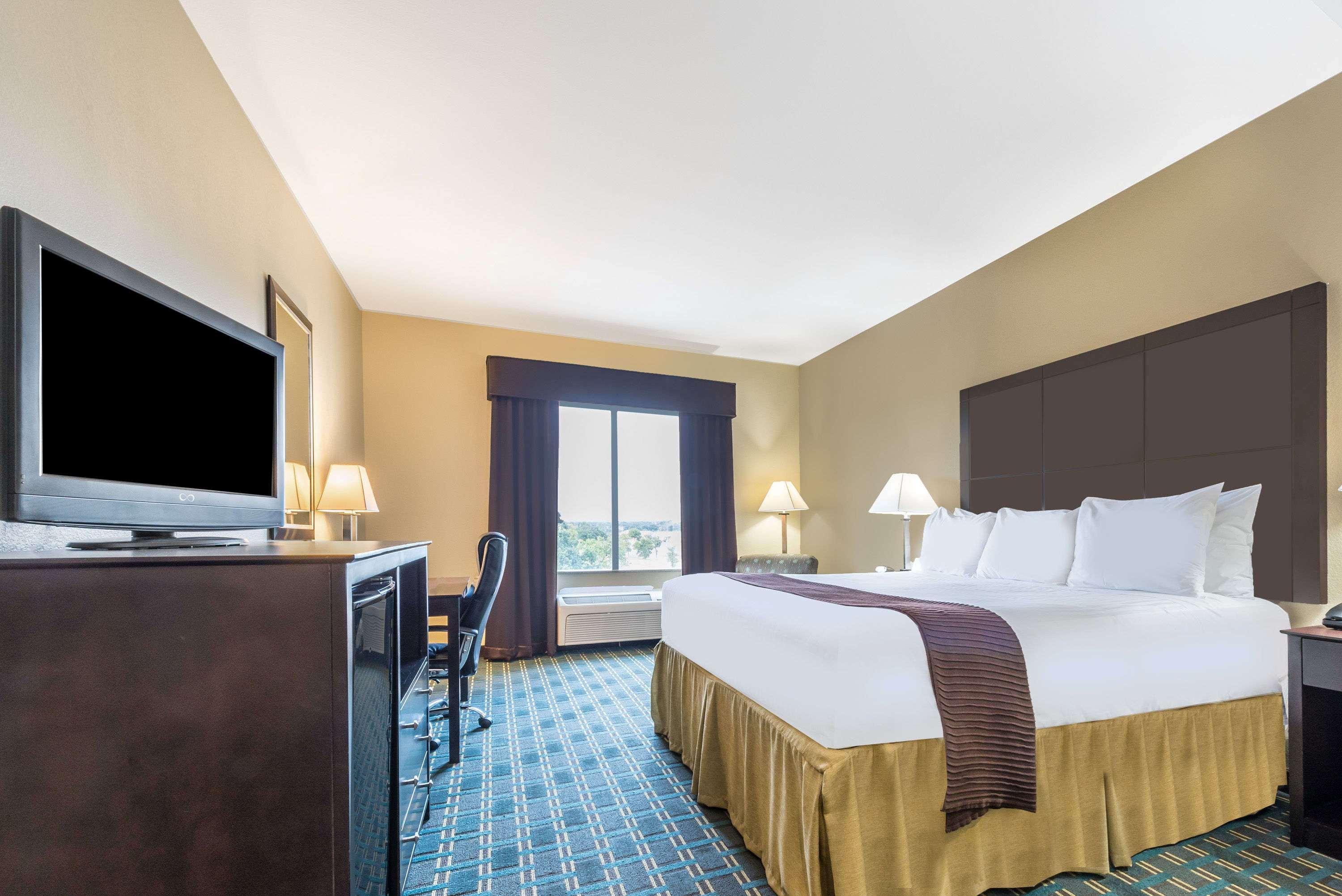 Days Inn & Suites By Wyndham Mineral Wells Exteriör bild