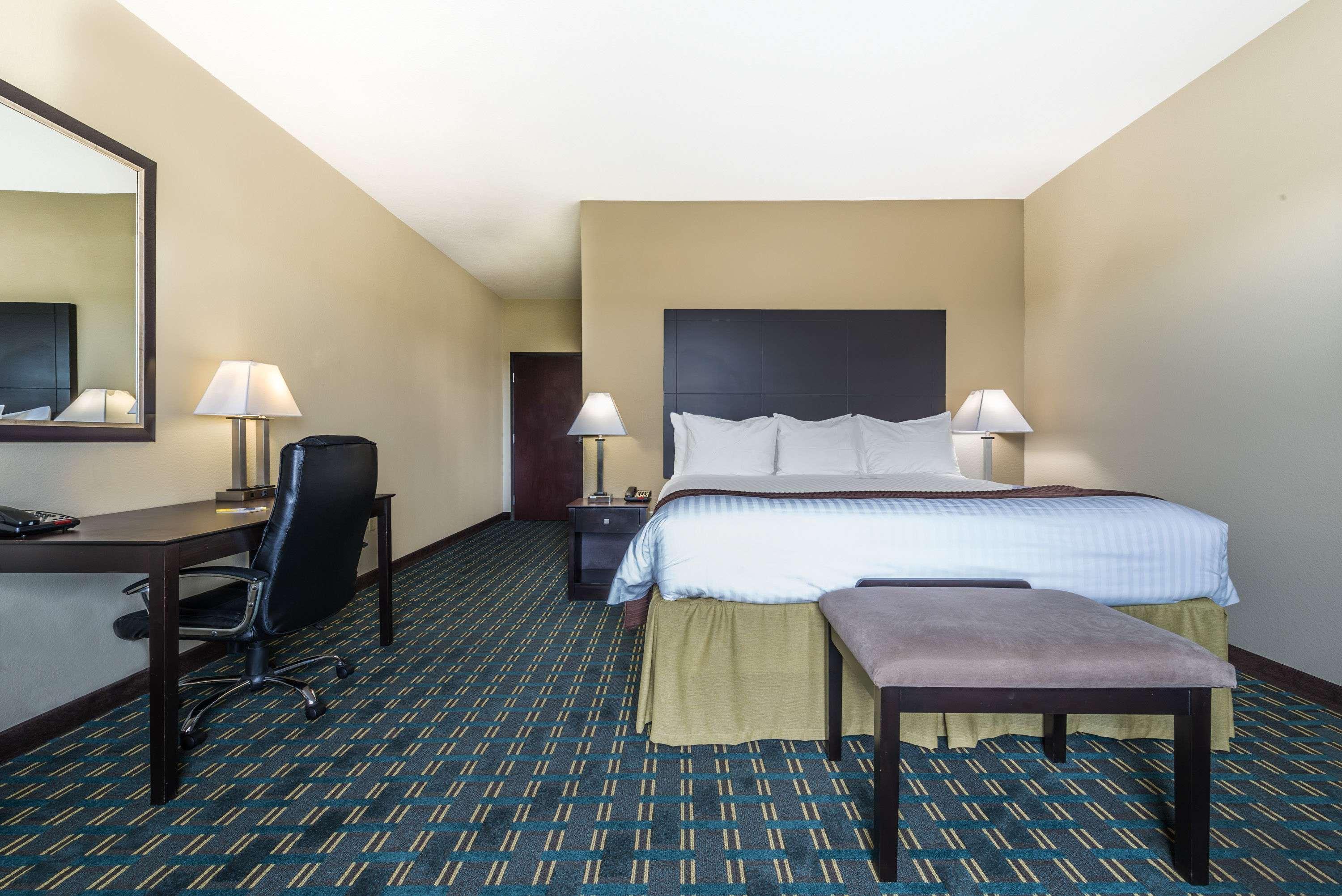 Days Inn & Suites By Wyndham Mineral Wells Exteriör bild