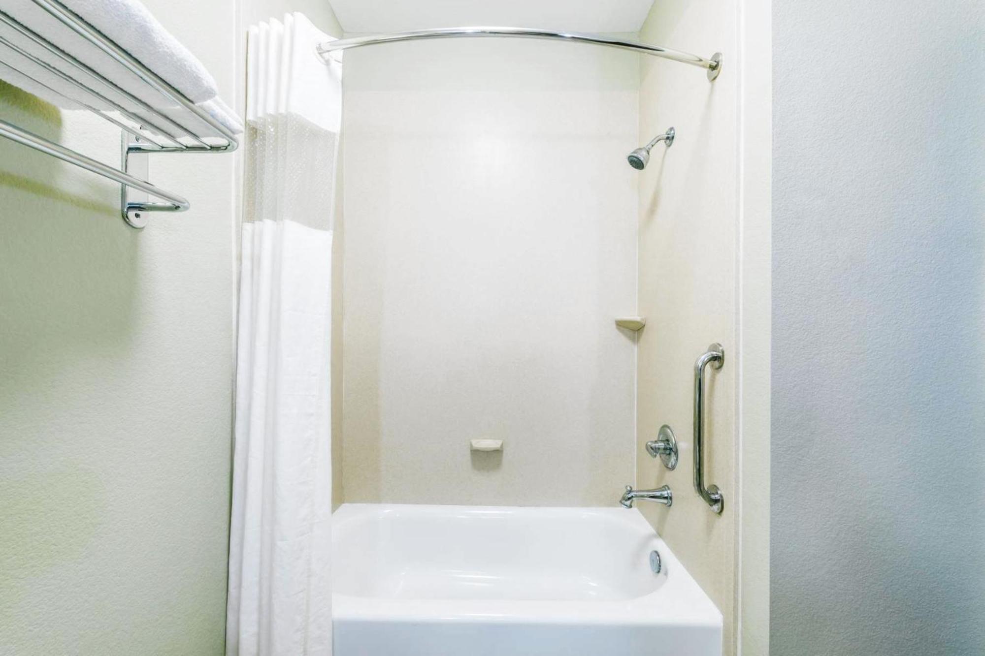 Days Inn & Suites By Wyndham Mineral Wells Exteriör bild