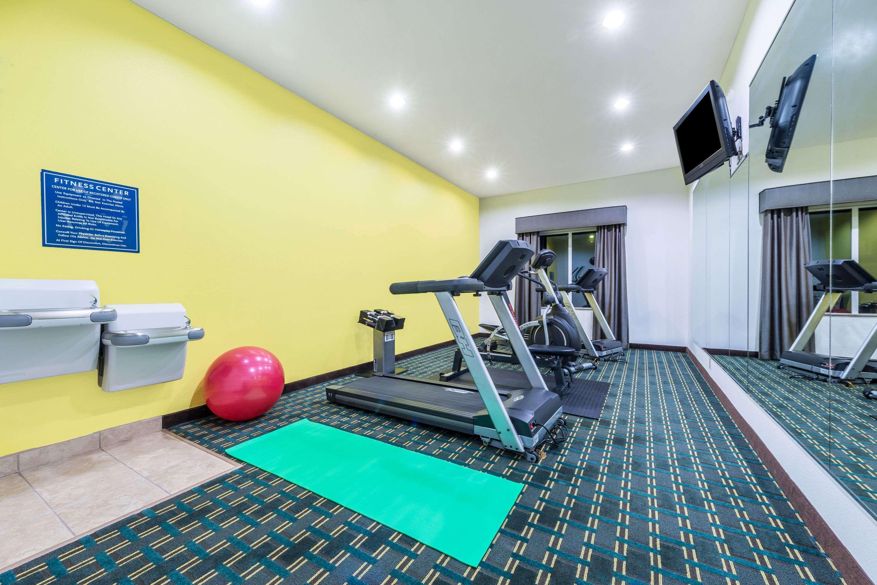 Days Inn & Suites By Wyndham Mineral Wells Exteriör bild