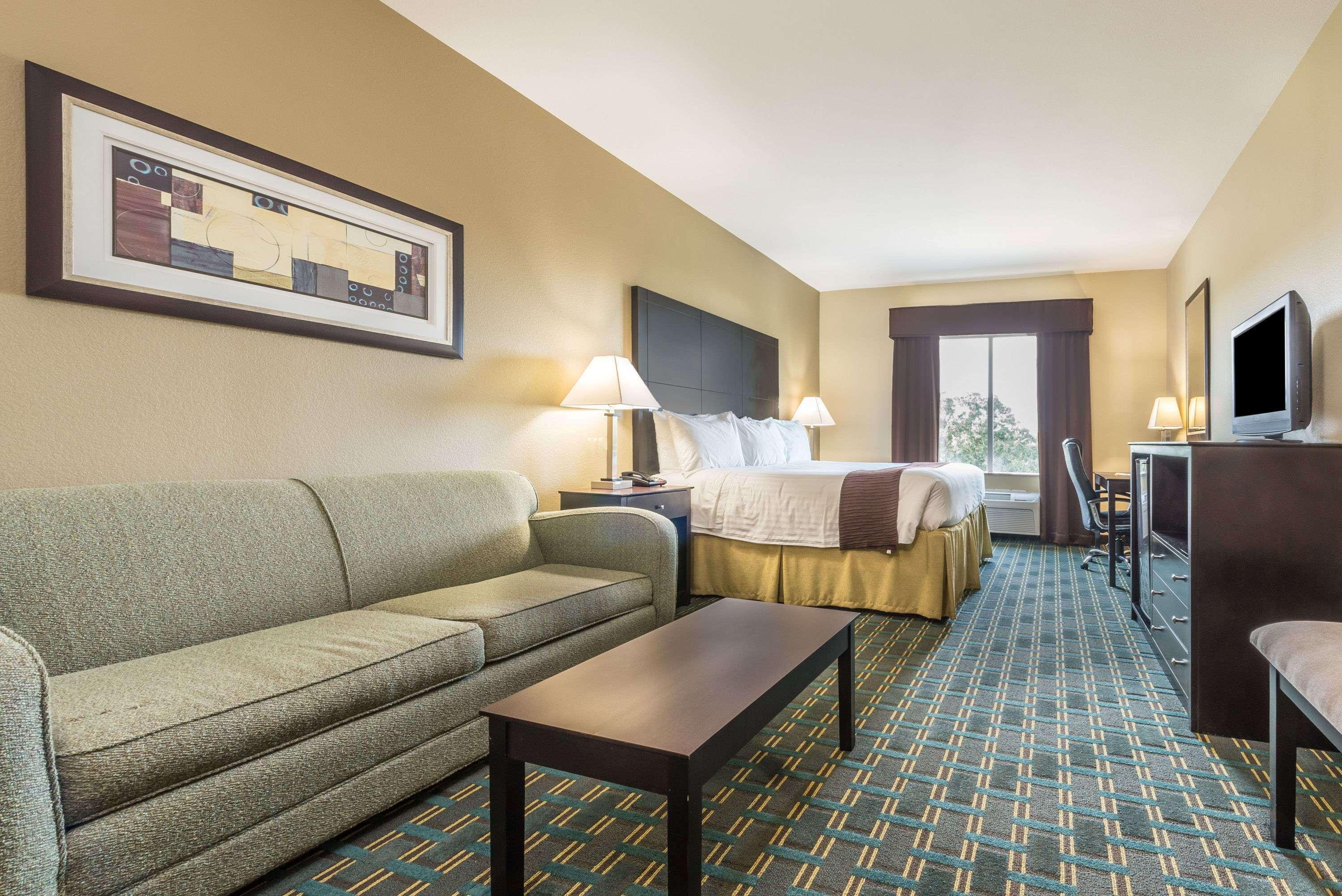Days Inn & Suites By Wyndham Mineral Wells Exteriör bild