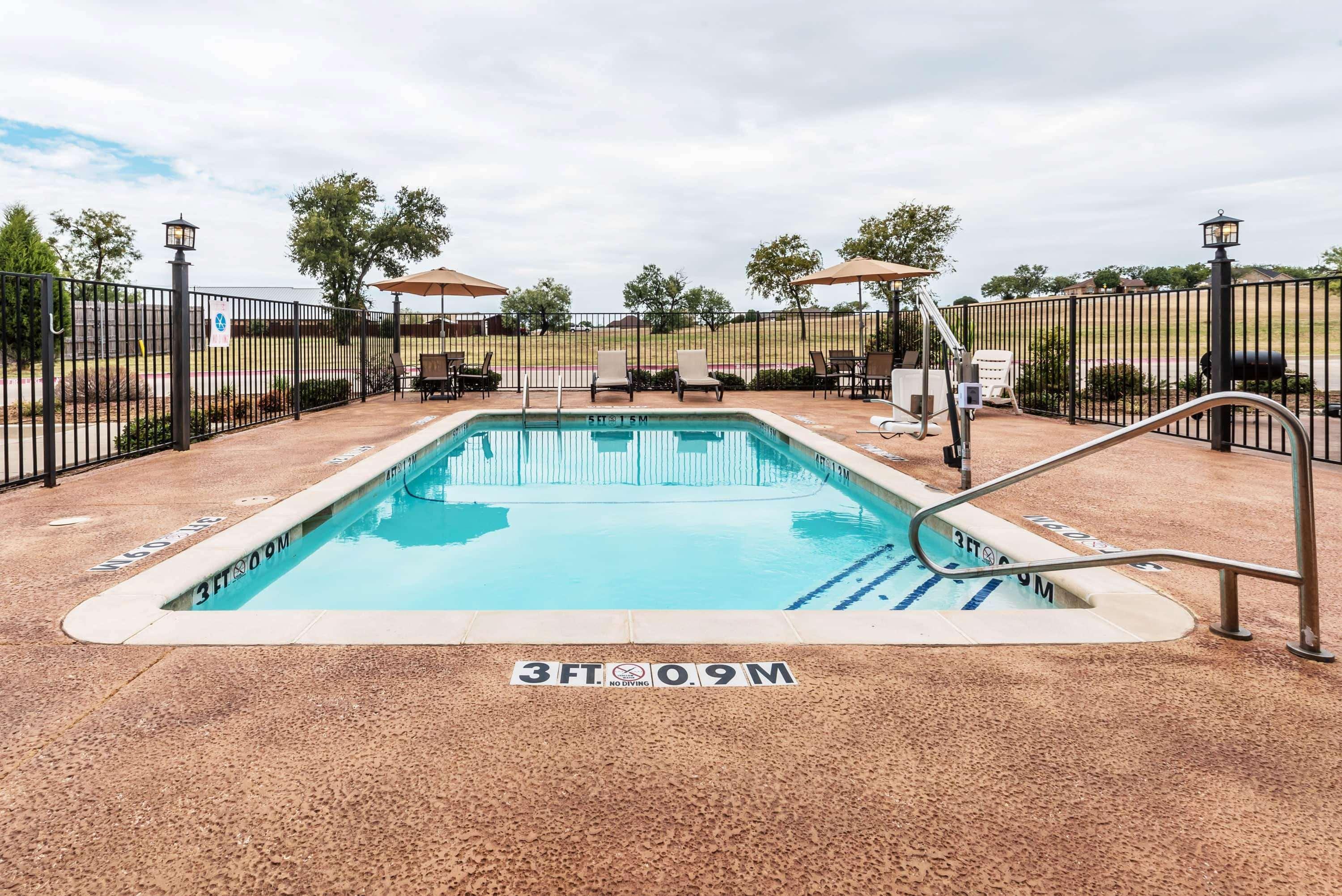 Days Inn & Suites By Wyndham Mineral Wells Exteriör bild