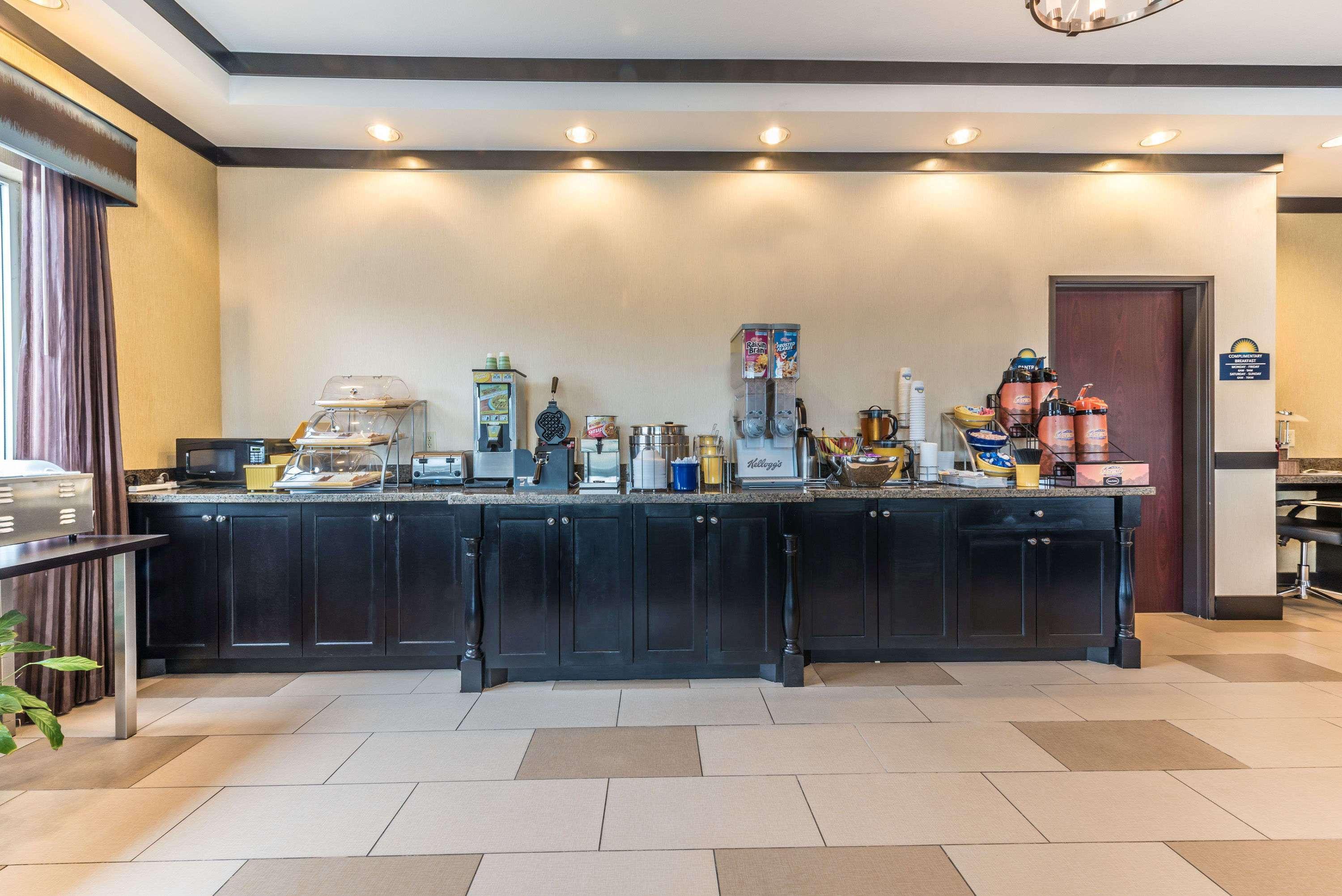 Days Inn & Suites By Wyndham Mineral Wells Exteriör bild