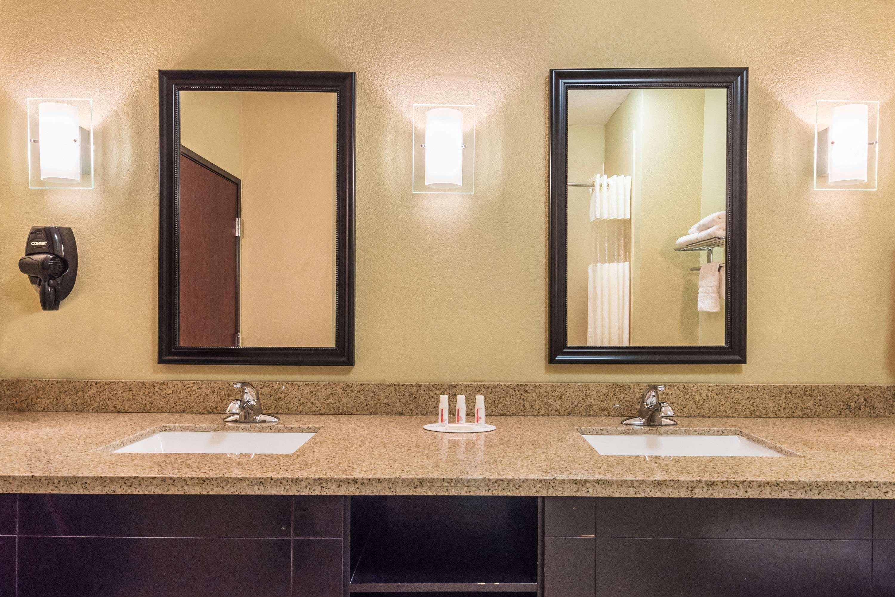 Days Inn & Suites By Wyndham Mineral Wells Exteriör bild