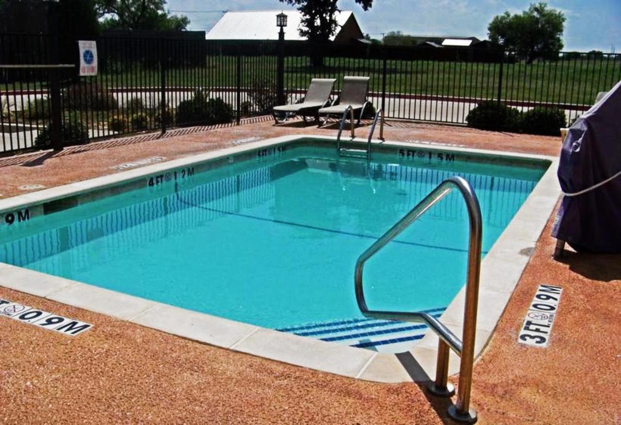 Days Inn & Suites By Wyndham Mineral Wells Exteriör bild