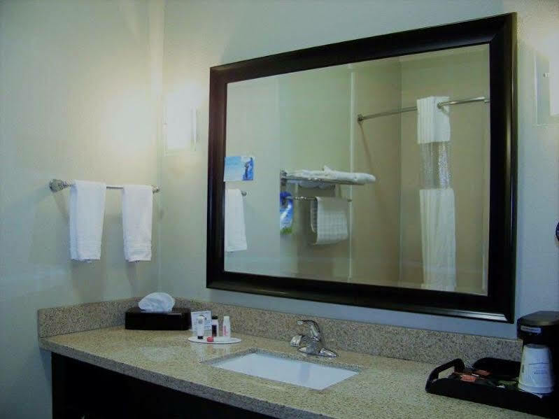 Days Inn & Suites By Wyndham Mineral Wells Exteriör bild